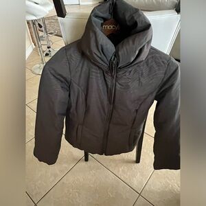 47°% POLYESTER
LINING:
100% POLYESTER
ESILL: 70% DOWN
somme
30% HATERFOWE